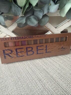 REBEL Brown Silky Eyeshadow Palette - Warm Brown Tones. Brand New